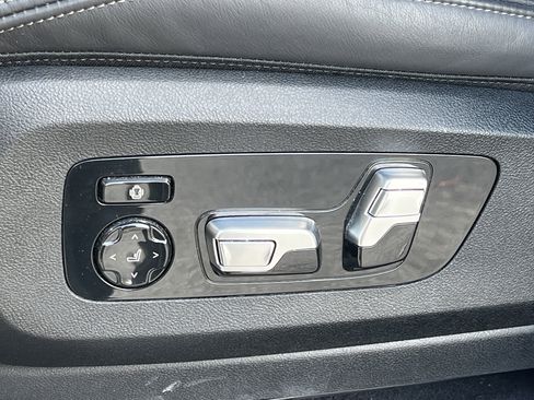 Certified 2024 BMW X7 M60i w/ Executive Package image 21