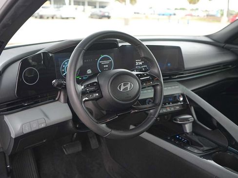 Used 2024 Hyundai Elantra Limited FWD image 2