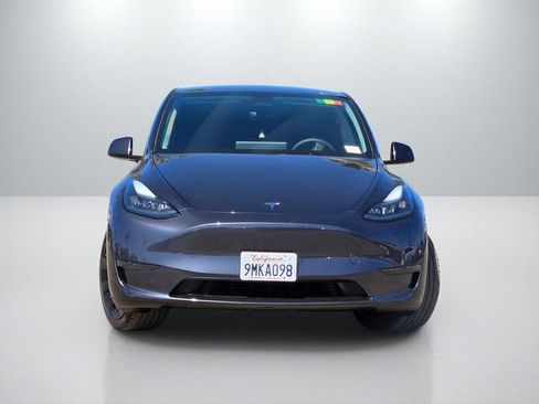 Used 2024 Tesla Model Y 2WD image 2