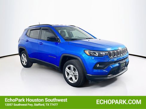 Used 2023 Jeep Compass Latitude image 1