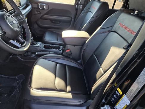 New 2025 Jeep Gladiator Rubicon image 12
