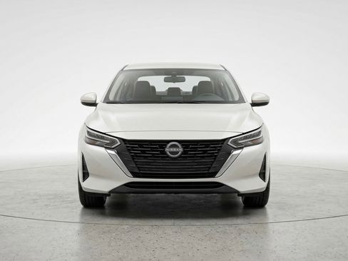 Used 2025 Nissan Sentra SV image 2