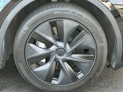 Used 2024 Tesla Model Y Long Range RWD image 26