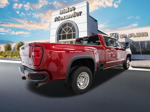 Used 2024 Chevrolet Silverado 3500 High Country w/ High Country Premium Package AWD/4WD image 3