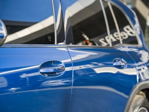 Used 2021 Mercedes-Benz GLB 250 4MATIC image 16