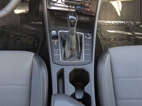 Used 2025 Volkswagen Jetta SE w/ Sunroof Package FWD image 18