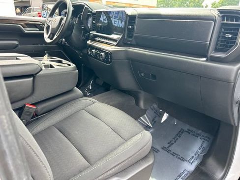 Used 2023 Chevrolet Silverado 1500 LT AWD/4WD image 12