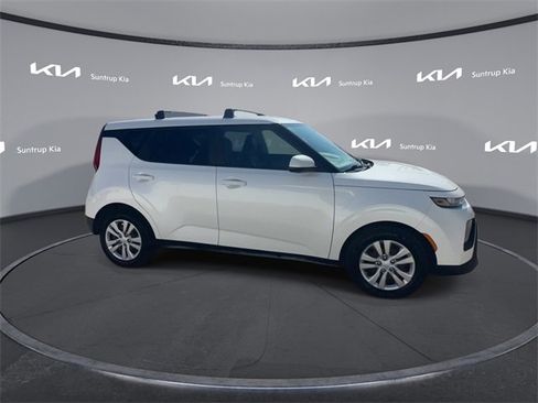 Used 2022 Kia Soul LX image 23