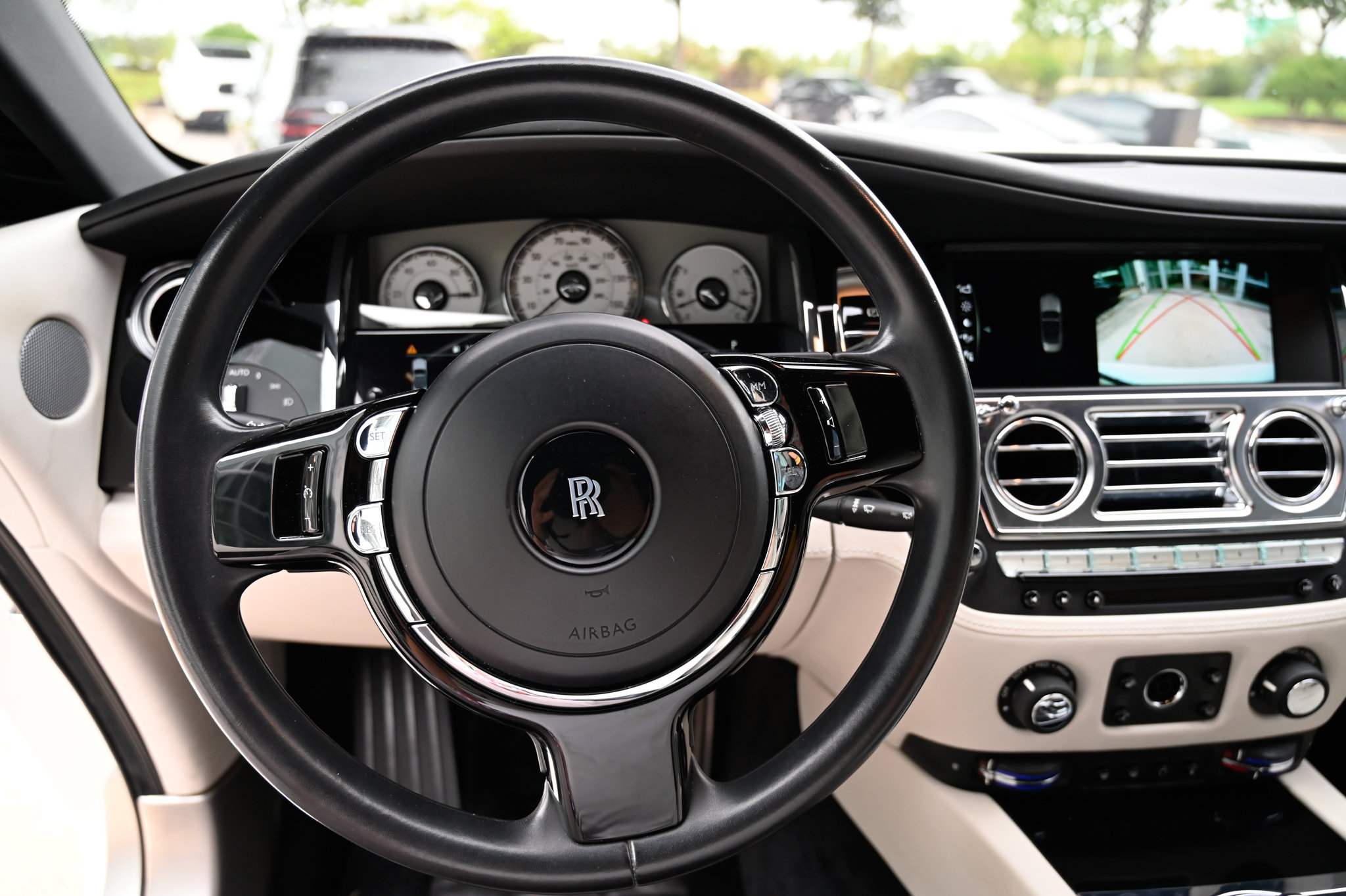Used 2018 Rolls-Royce Dawn RWD image 25