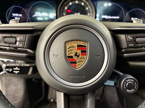 Used 2022 Porsche 911 Carrera image 18