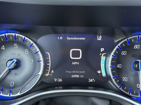 Used 2024 Chrysler Pacifica Touring-L FWD image 15