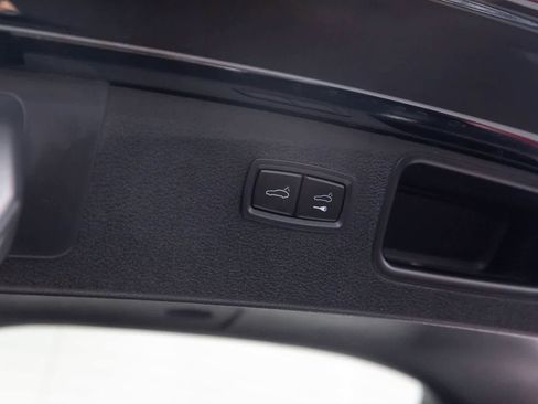 Used 2022 Porsche Macan image 41