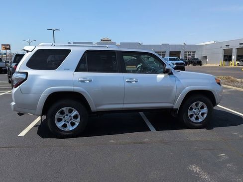 Used 2015 Toyota 4Runner SR5 image 8