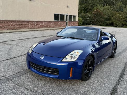 Used 2007 Nissan 350Z Touring image 3