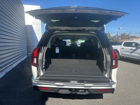 New 2025 Ford Expedition Active image 30