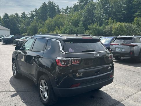 Used 2023 Jeep Compass Latitude w/ Convenience Group AWD/4WD image 7