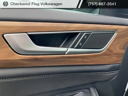 Used 2025 Volkswagen Atlas SE FWD image 14