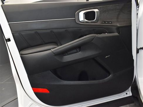 Certified 2025 Kia Sorento SX Prestige image 17