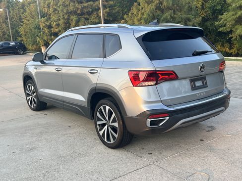 Certified 2024 Volkswagen Taos SE w/ Panoramic Sunroof Package FWD image 7