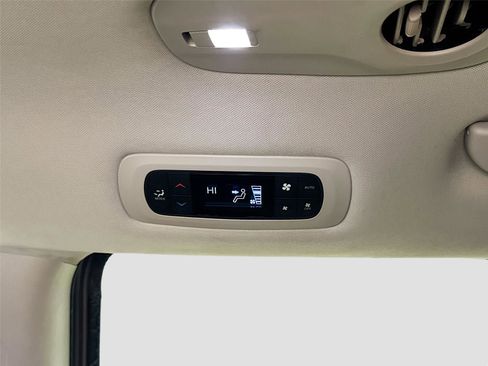 Used 2017 Chrysler Pacifica Touring-L image 24