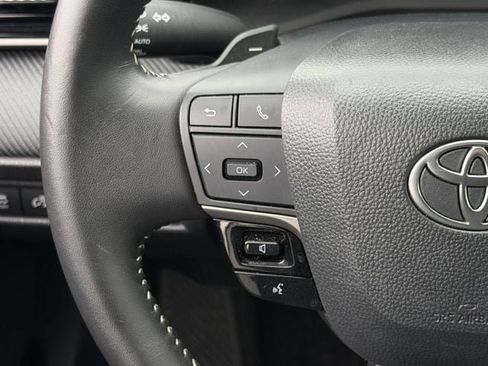 Used 2025 Toyota Camry SE image 14