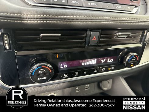 Used 2022 Nissan Rogue SV image 9