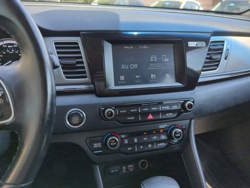 Used 2019 Kia Niro EX FWD image 38