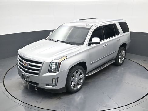 Used 2019 Cadillac Escalade Luxury AWD/4WD image 29