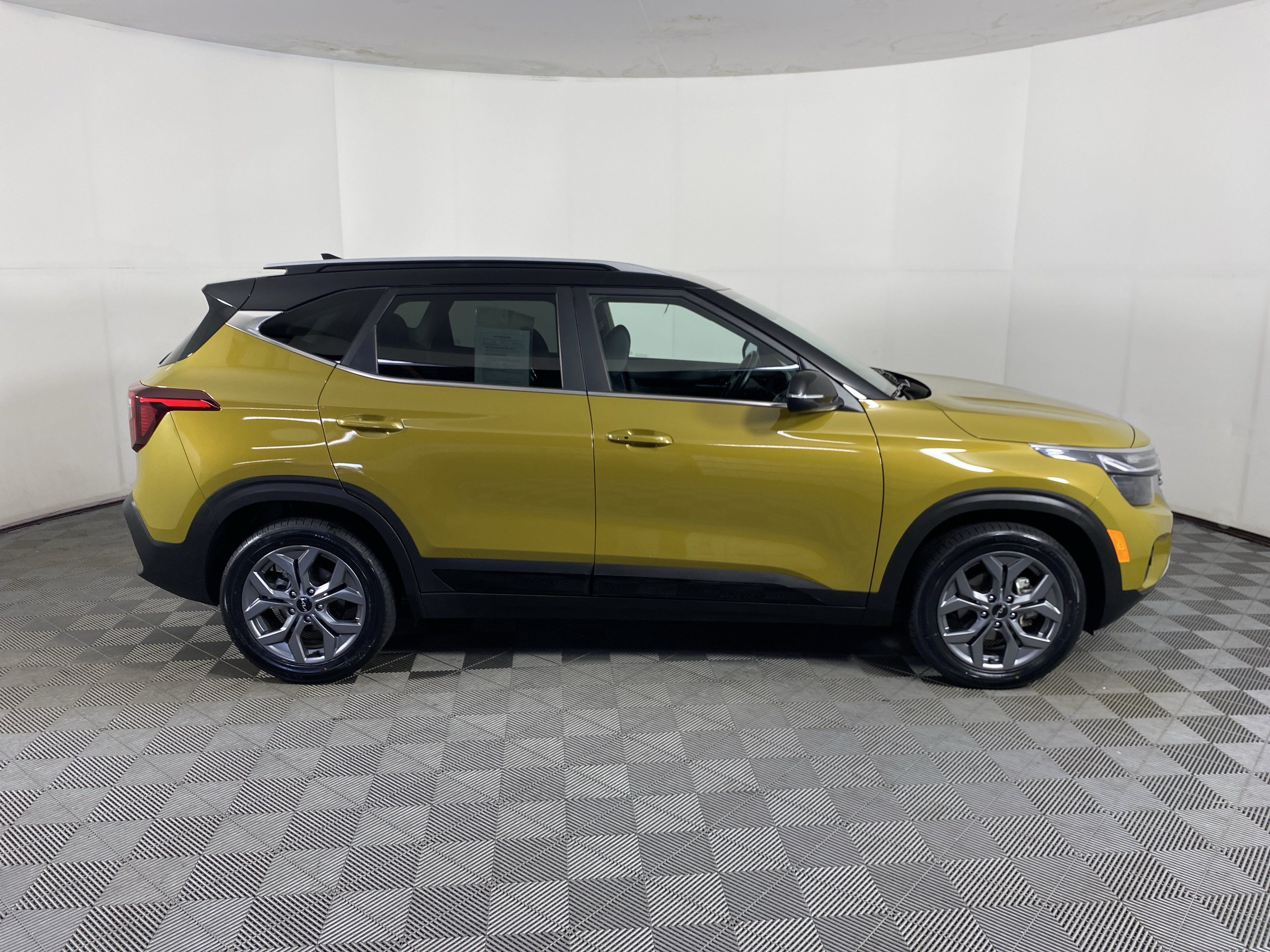Used 2024 Kia Seltos S FWD image 6