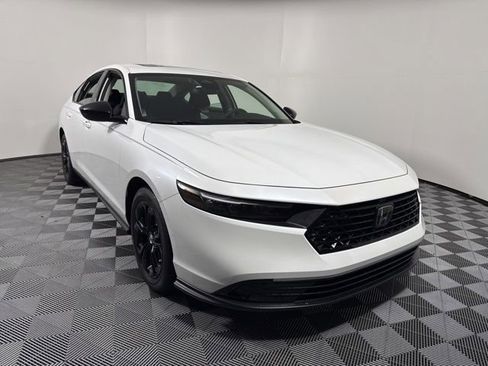 Used 2025 Honda Accord SE image 11