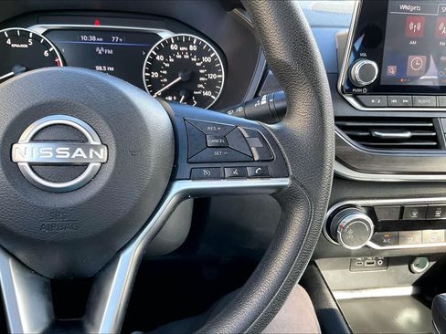 Used 2024 Nissan Altima 2.5 SV FWD image 25
