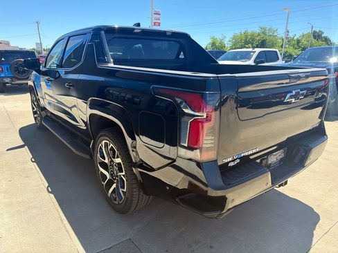 New 2025 Chevrolet Silverado EV RST AWD/4WD image 4