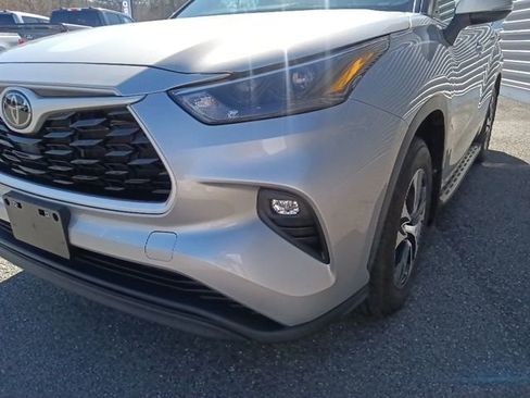 Used 2023 Toyota Highlander XLE image 9