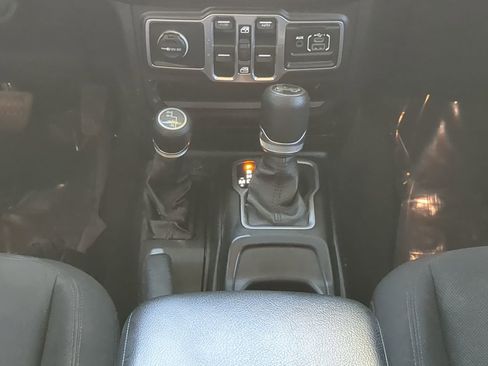 Used 2018 Jeep Wrangler Unlimited Sport S image 19