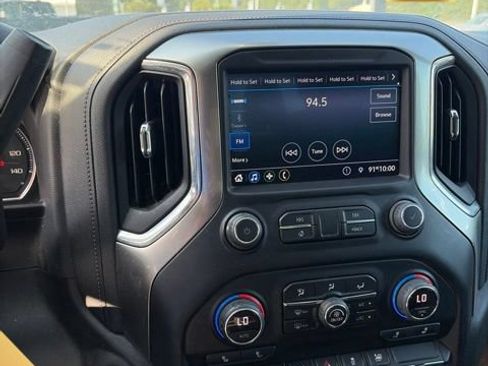 Used 2021 Chevrolet Silverado 1500 LT AWD/4WD image 4
