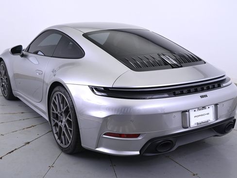 Used 2025 Porsche 911 Carrera image 3