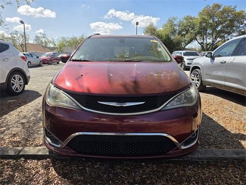 Used 2017 Chrysler Pacifica Touring-L image 2