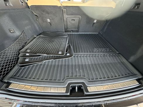 Used 2024 Volvo XC60 T8 Ultimate w/ Protection Package Premier image 21