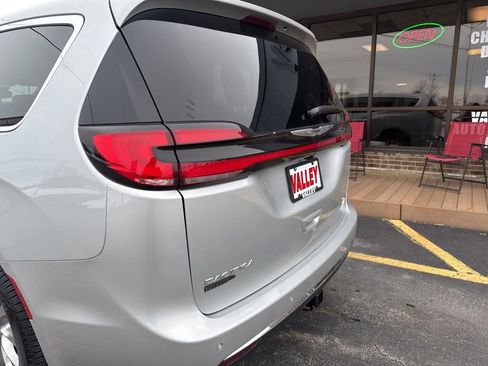 New 2026 Chrysler Pacifica Limited image 10