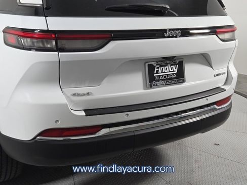 Used 2023 Jeep Grand Cherokee Laredo AWD/4WD image 5