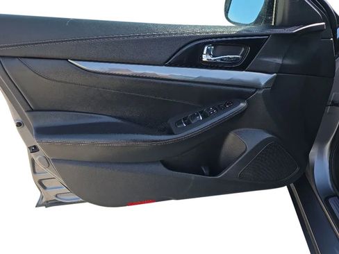 Used 2022 Nissan Maxima SV w/ Floor Mat Group FWD image 11