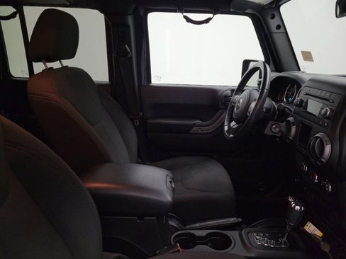 Used 2018 Jeep Wrangler Unlimited Sport image 21