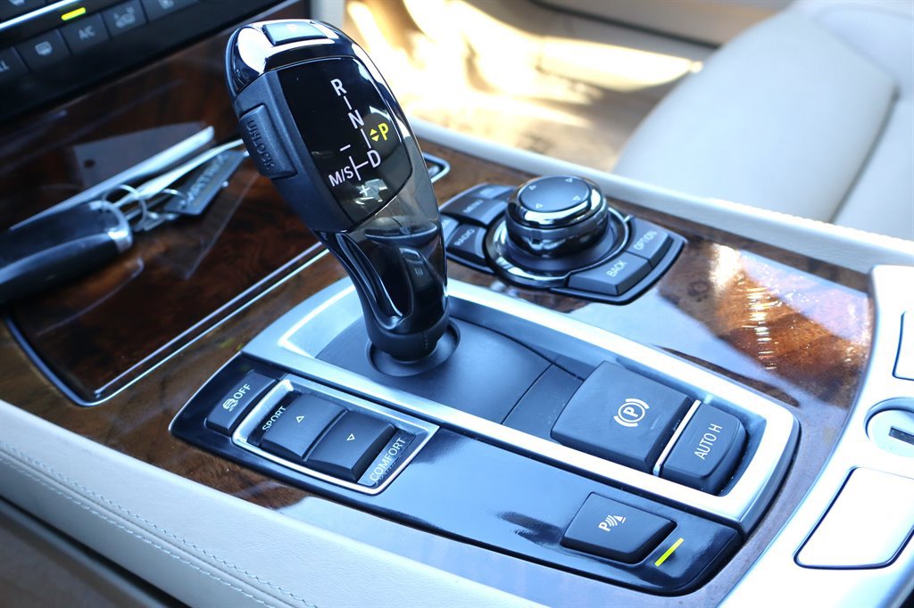 Used 2013 BMW 750Li RWD image 33