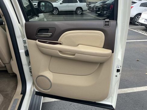 Used 2010 GMC Yukon XL Denali image 21