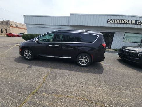 Certified 2019 Chrysler Pacifica Limited w/ Advanced Safetytec Group FWD image 20