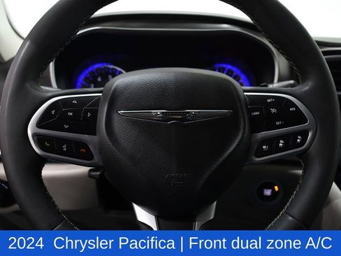Used 2024 Chrysler Pacifica Touring-L image 10
