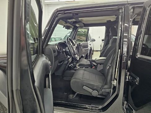 Used 2012 Jeep Wrangler Unlimited Sport image 27