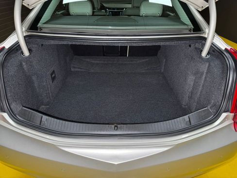 Used 2013 Cadillac XTS Luxury image 29