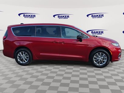 New 2026 Chrysler Pacifica Select