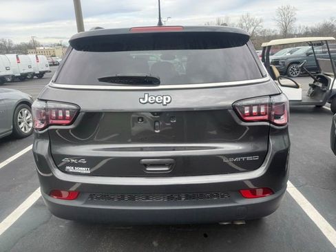 Used 2022 Jeep Compass Limited image 9